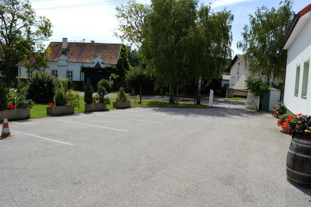 Fruehstueckspension Sterr Strebersdorf Exterior foto