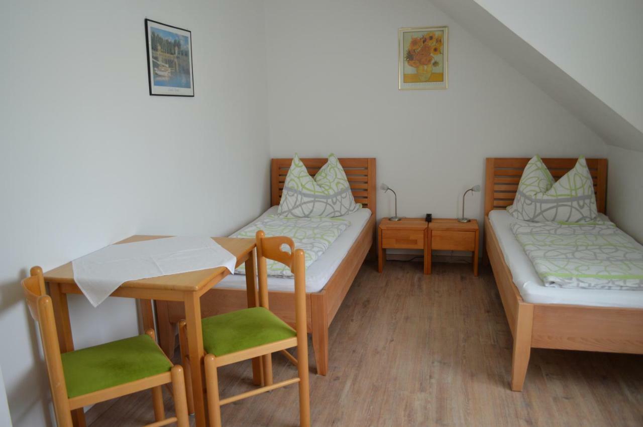 Fruehstueckspension Sterr Strebersdorf Exterior foto